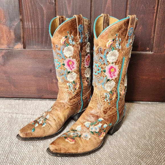 Macie Bean Shoes - Macie Bean Snip Toe Rose Garden Floral Embroidered Cowgirl Cowboy Boots, Size 8
